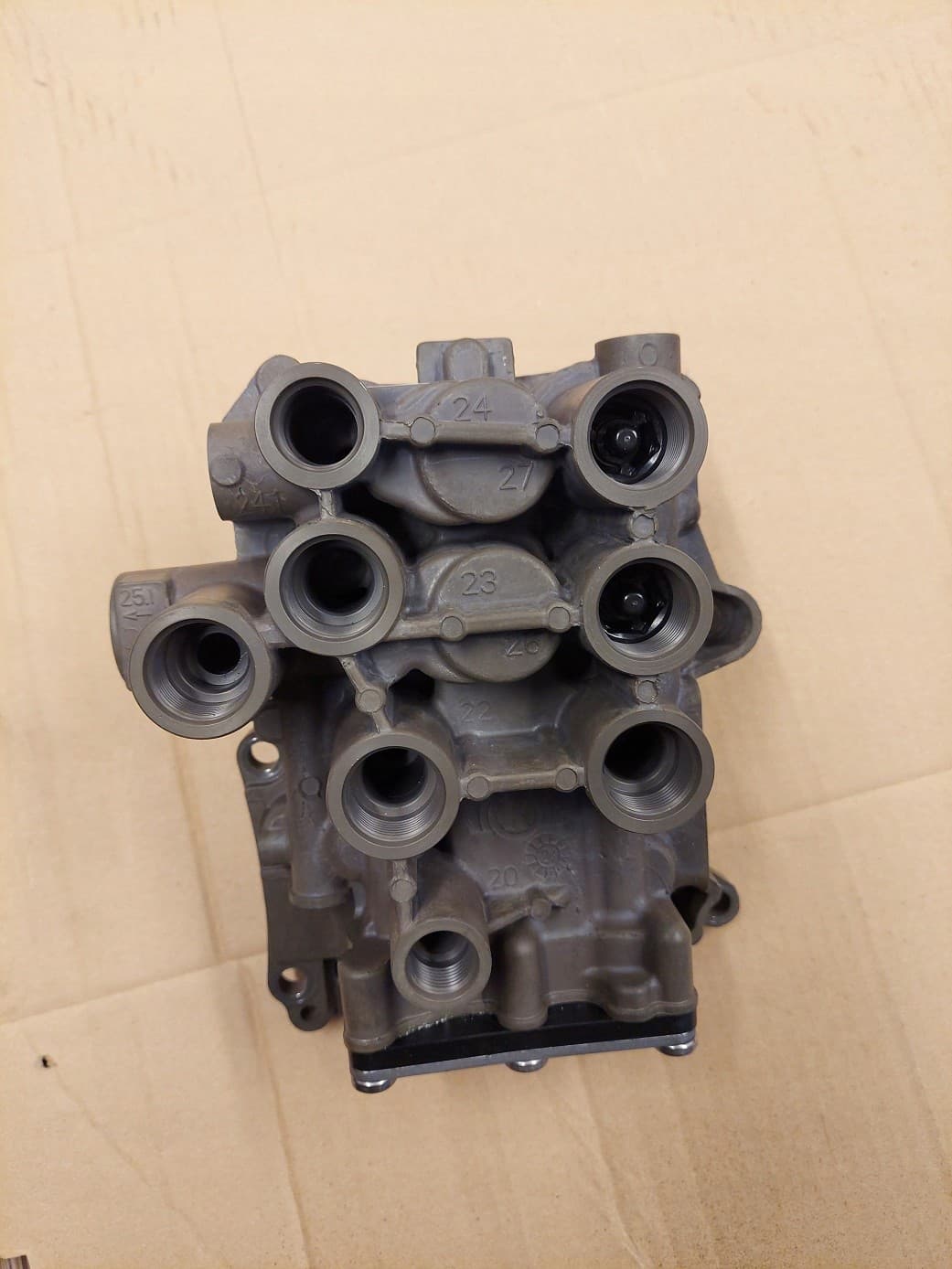 Válvula de Seis Circuitos Daf XF106 CF85 1913300 Original nuevo 2