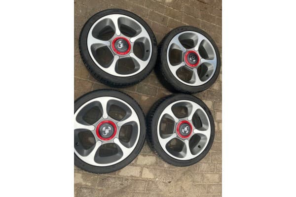 Llantas Fiat 500 Abarth lift 17 205/40 usado