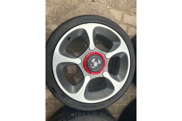 Llantas Fiat 500 Abarth lift 17 205/40 usado 2