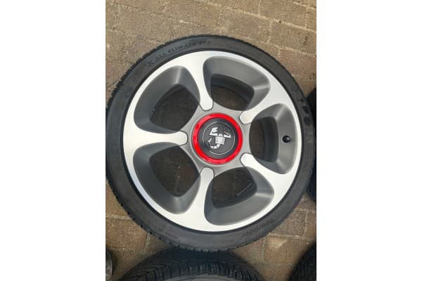 Llantas Fiat 500 Abarth lift 17 205/40 usado 4
