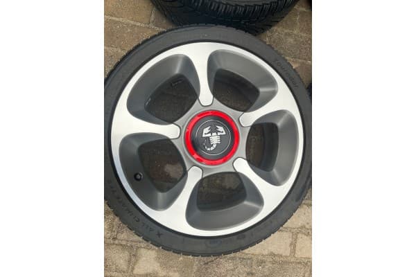 Llantas Fiat 500 Abarth lift 17 205/40 usado 5