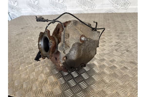 Diferencial trasero Infiniti G37 383110C048 usado 6