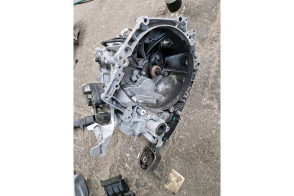 Caja de cambios Peugeot 208 II 1.5 HDI 20V257 usado 2