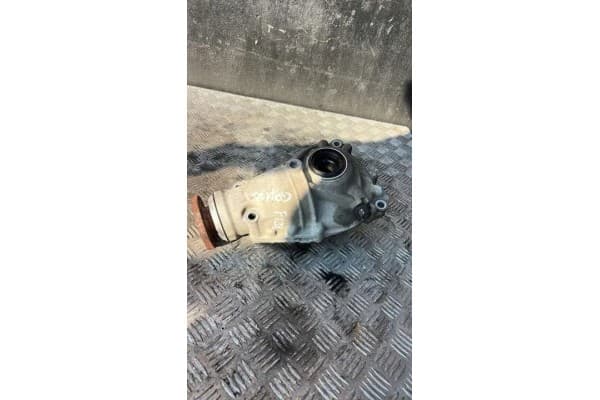 Reductor delantero BMW 323 2021 usado 2
