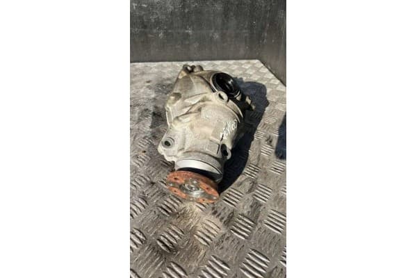 Reductor delantero BMW 323 2021 usado 3