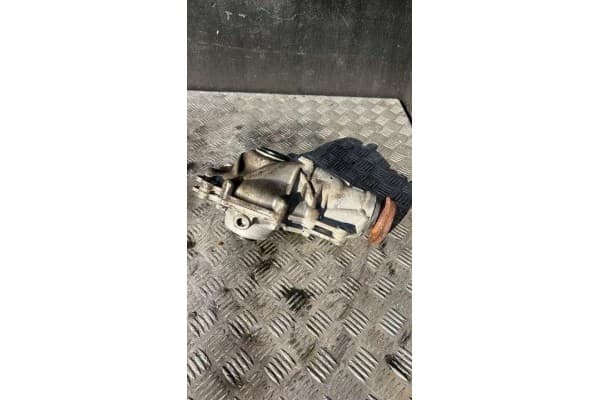 Reductor delantero BMW 323 2021 usado 4