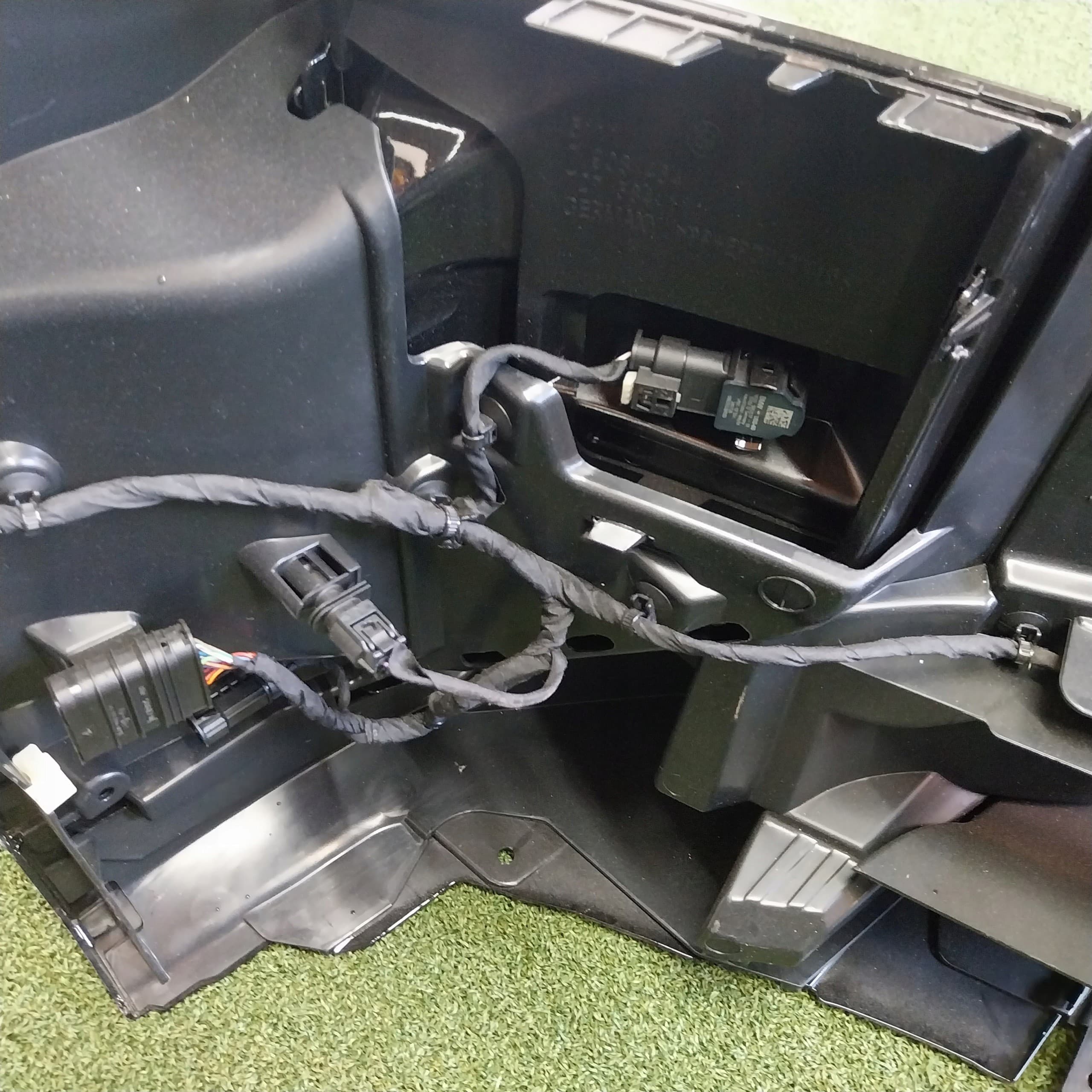 Parachoques delantero BMW G70 Lci nuevo 4