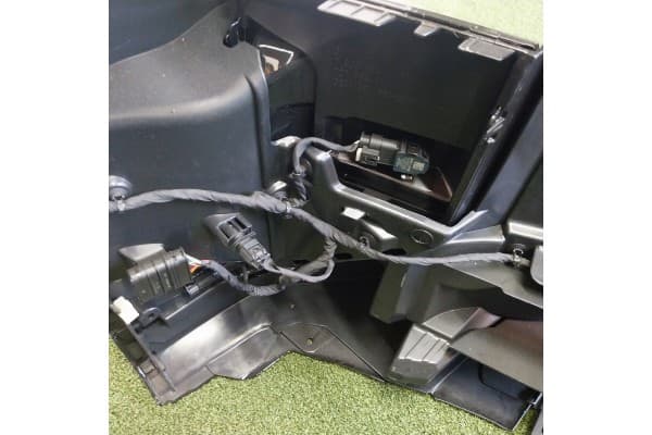 Parachoques delantero BMW G70 Lci usado 4