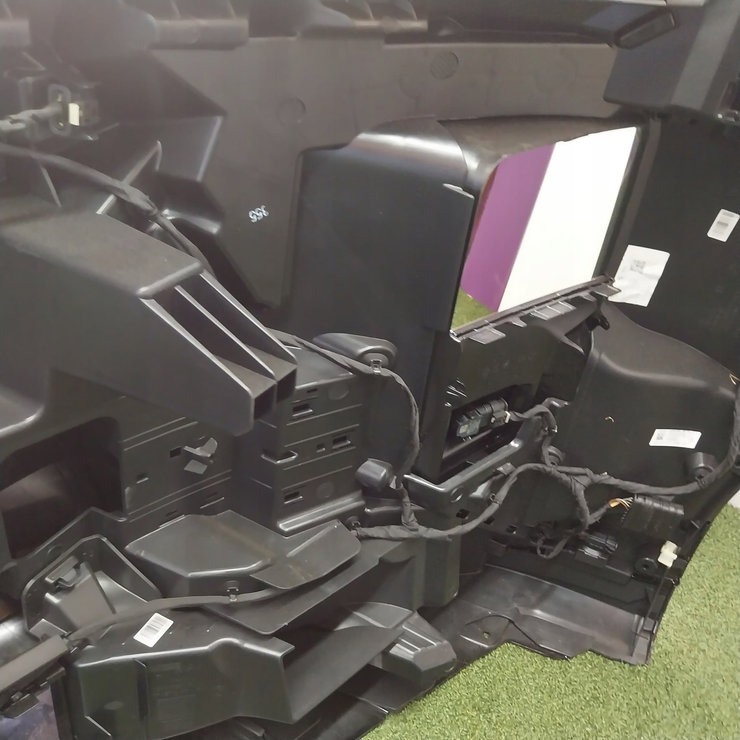 Parachoques delantero BMW G70 Lci nuevo 5