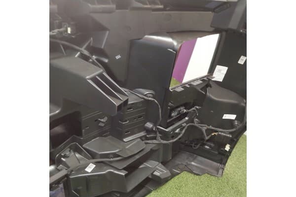 Parachoques delantero BMW G70 Lci usado 5