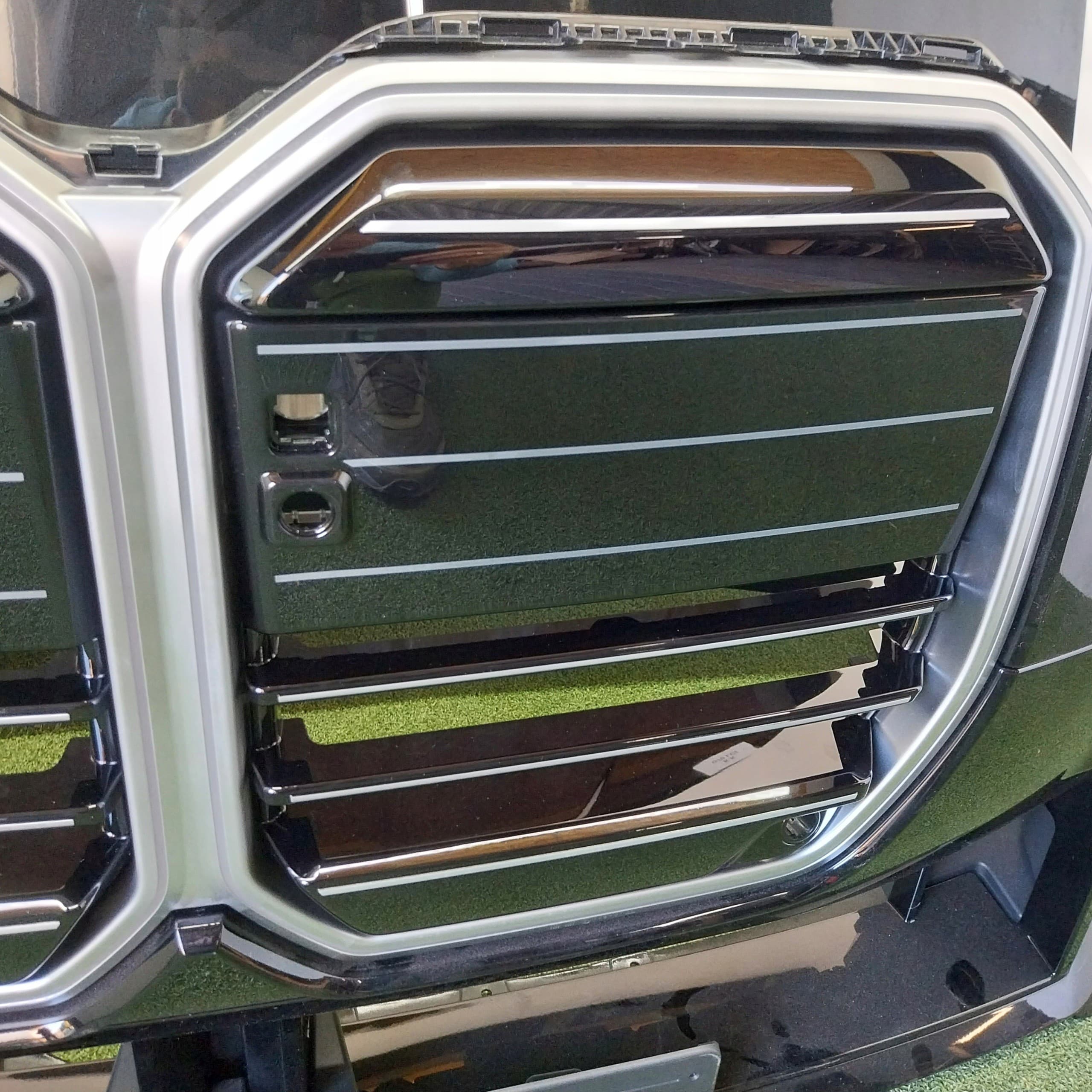 Parachoques delantero BMW G70 Lci nuevo 8