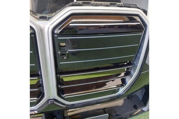 Parachoques delantero BMW G70 Lci usado 8