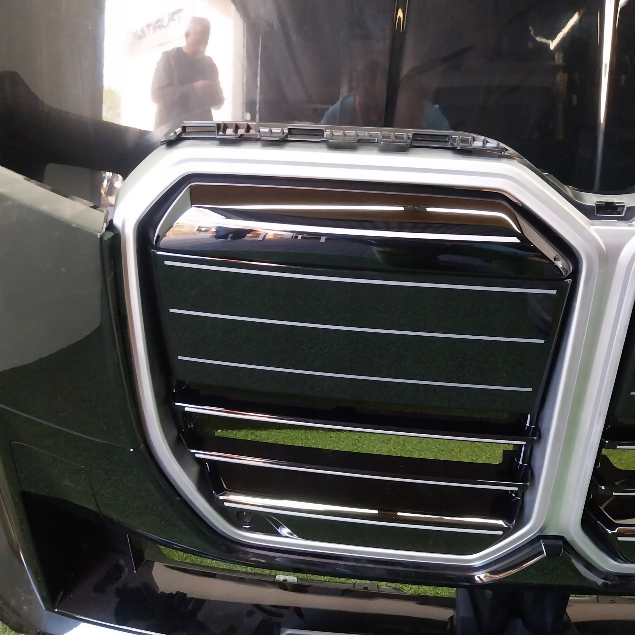 Parachoques delantero BMW G70 Lci nuevo 9
