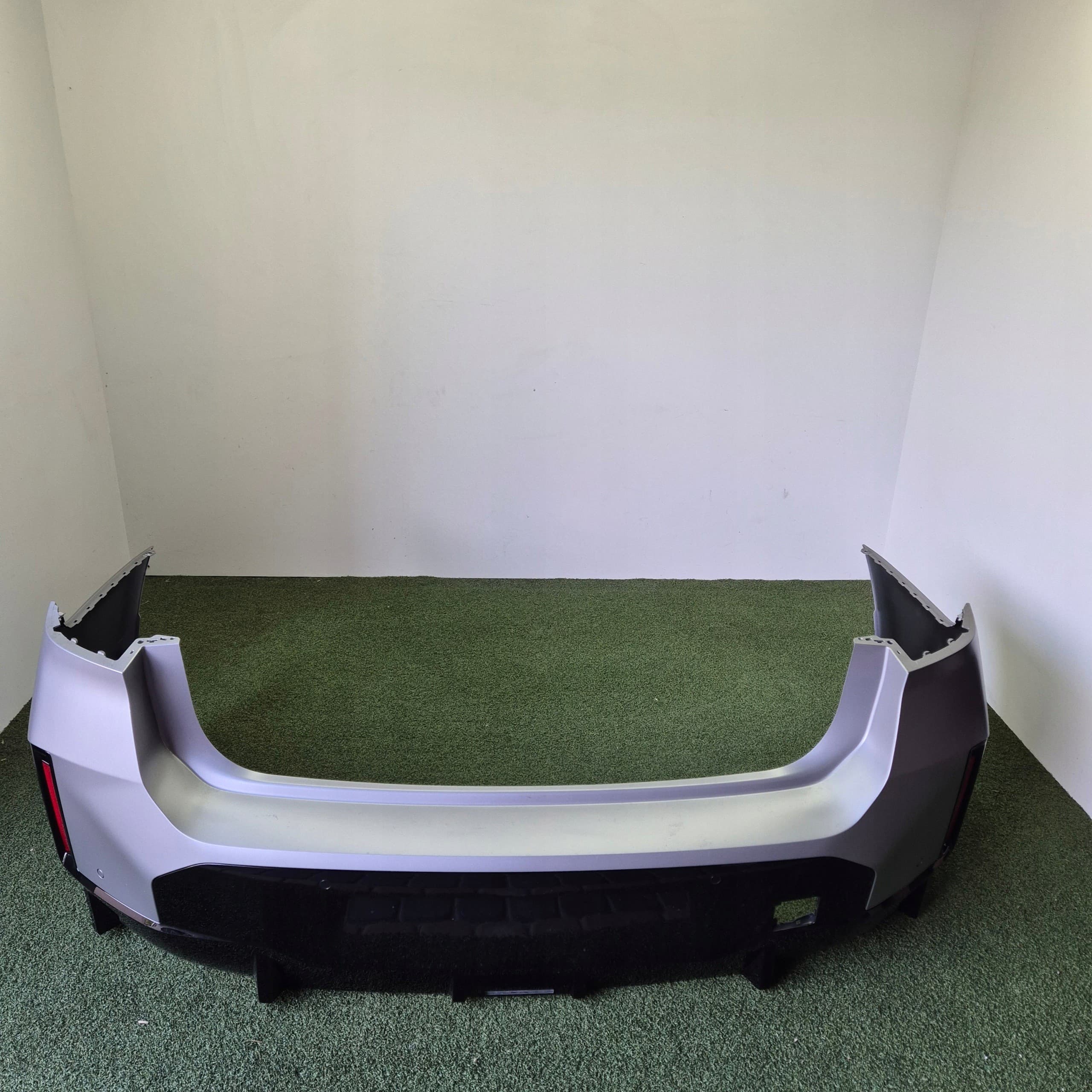 Parachoques delantero BMW G70 Lci nuevo 10