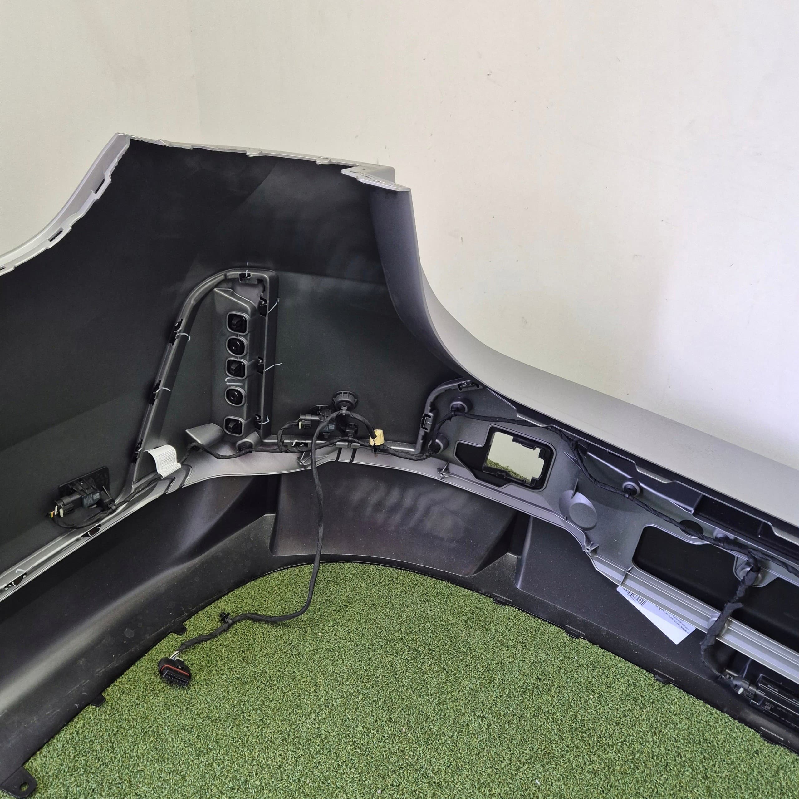 Parachoques delantero BMW G70 Lci nuevo 11