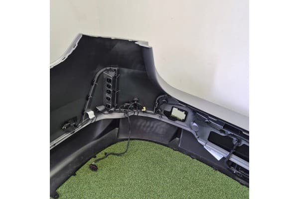 Parachoques delantero BMW G70 Lci usado 11