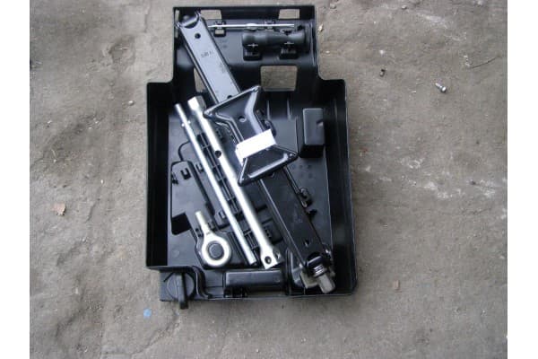 Caja de herramientas Fiat Ducato con llaves usado
