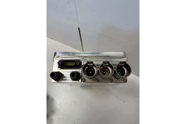 Convertidor de Voltaje Mercedes A9603421004 nuevo 3