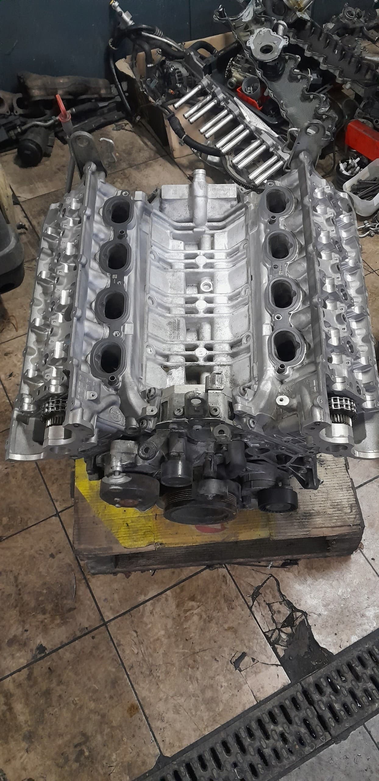 Motor Mercedes 6.3 Amg V8 M156 en buen estado A1560114201 usado