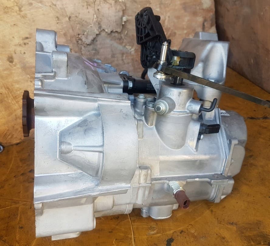 Caja de Cambios Completa Skoda Audi FM6AJ021 usado 4