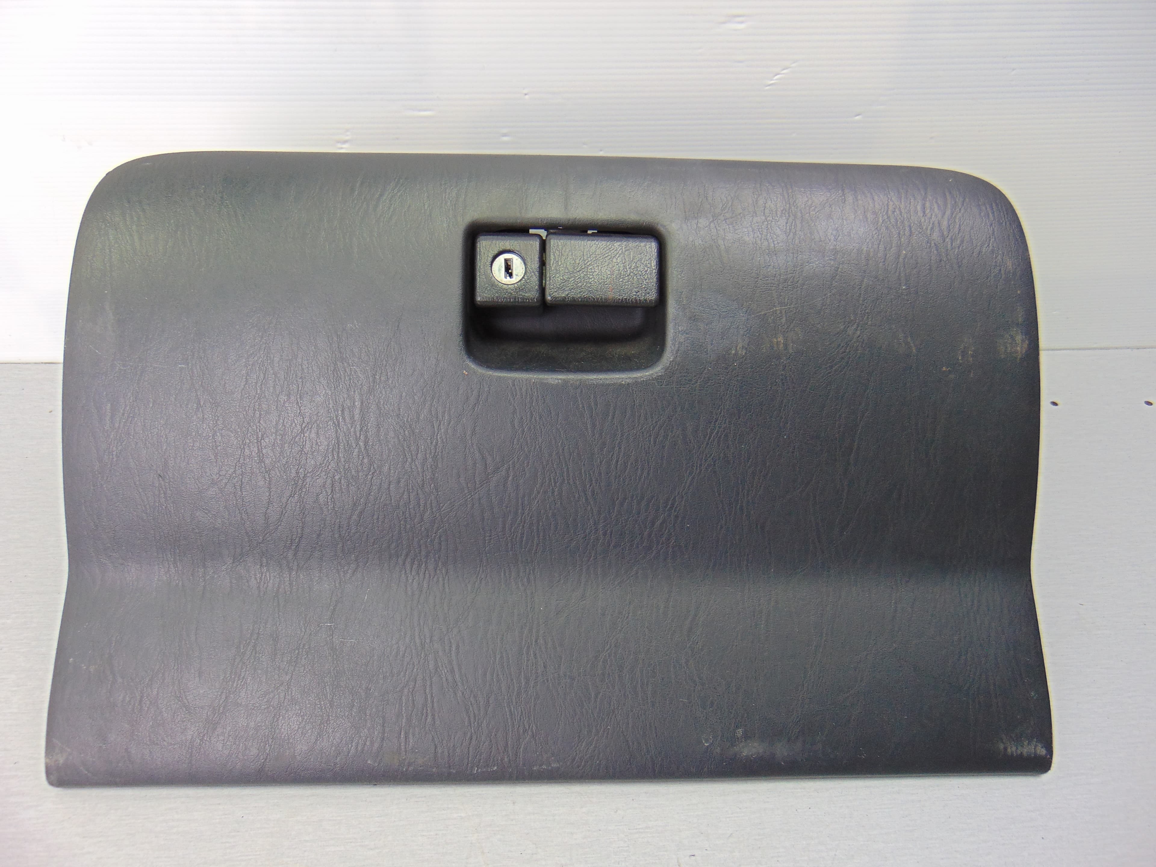 Guantera, Toyota RAV4 (A2) 2.0 D-4D Sol 4X4 (2003- ) 2004 usado