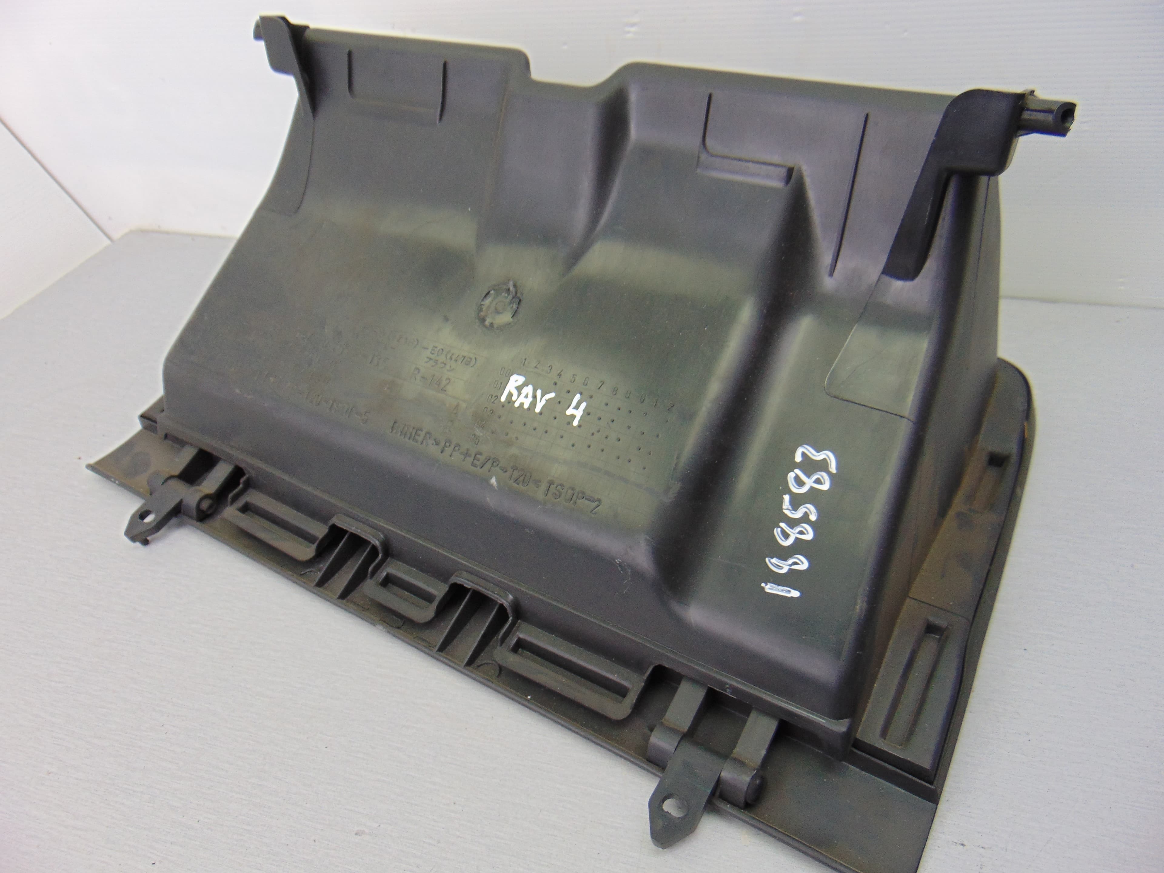 Guantera, Toyota RAV4 (A2) 2.0 D-4D Sol 4X4 (2003- ) 2004 usado 6