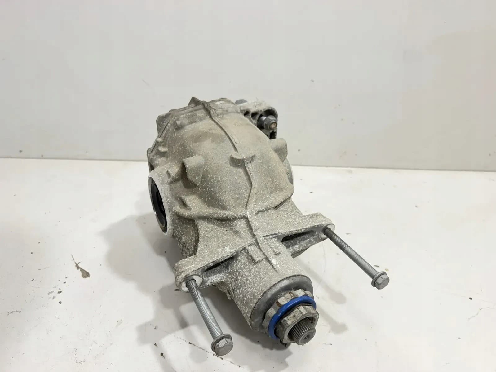 Reductor trasero BMW Serie 5 (G60) 8839757 2023 usado
