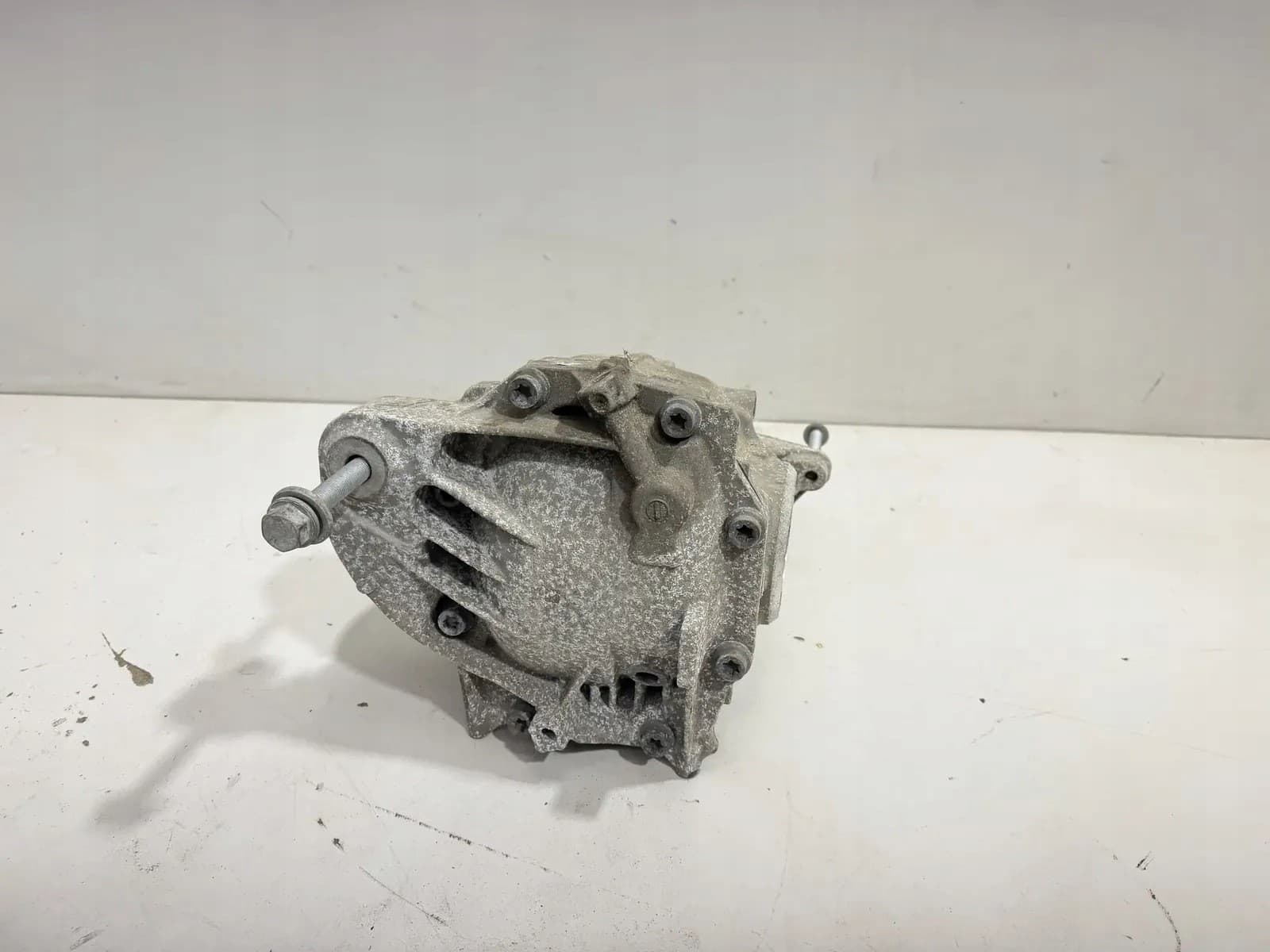 Reductor trasero BMW Serie 5 (G60) 8839757 2023 usado 3