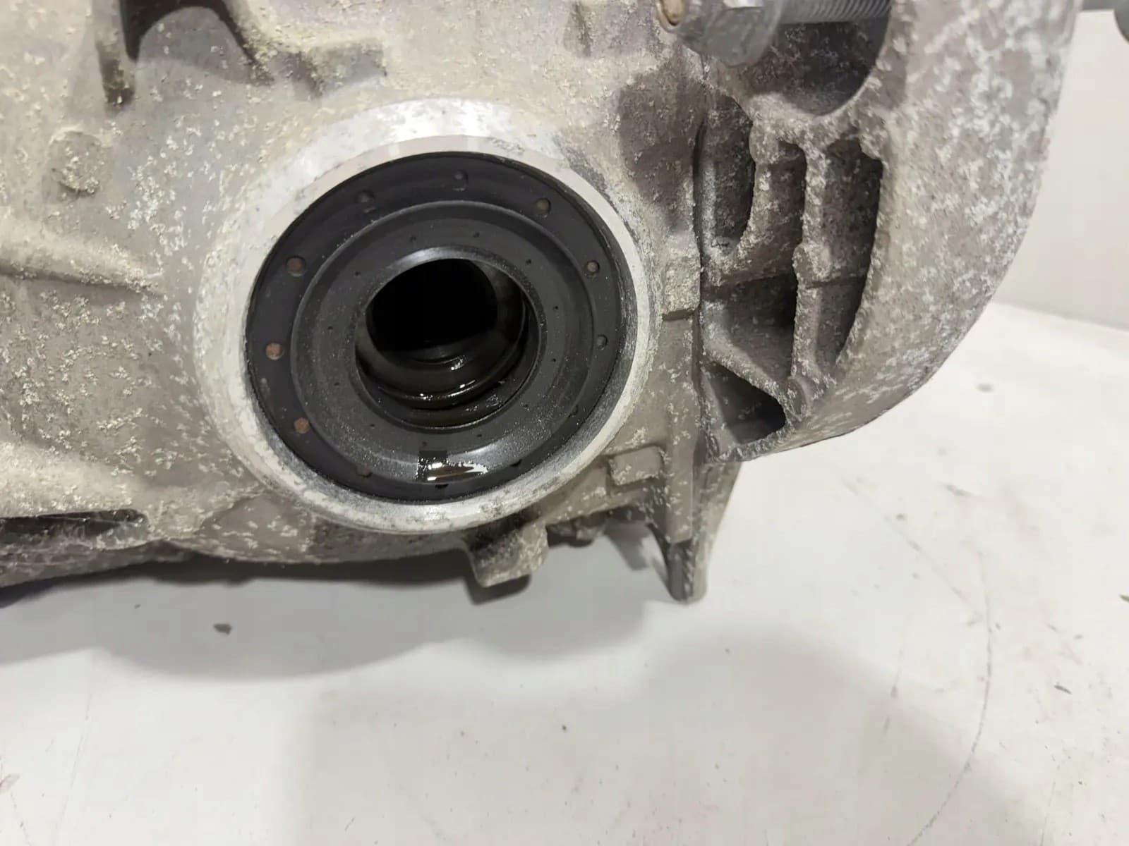 Reductor trasero BMW Serie 5 (G60) 8839757 2023 usado 6