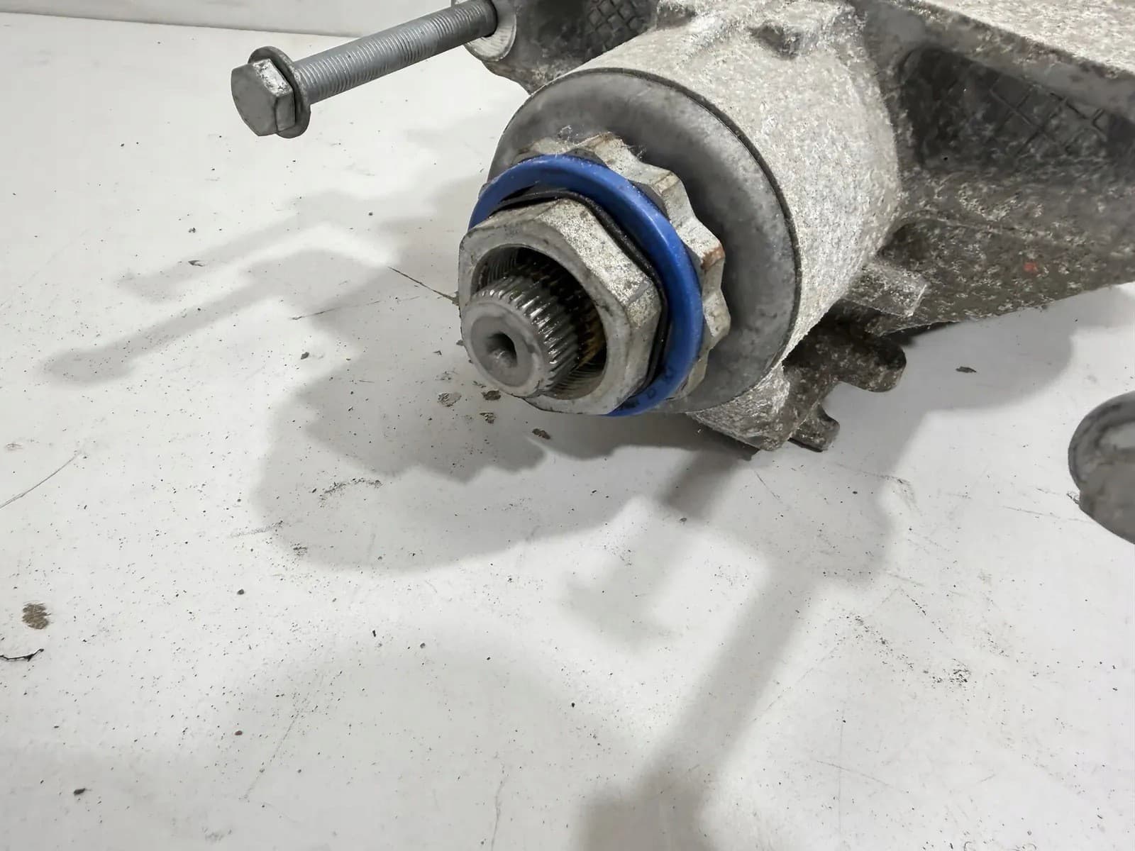 Reductor trasero BMW Serie 5 (G60) 8839757 2023 usado 7