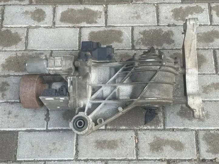 Reductor trasero Volvo T6211839 2.0L diésel 110kW 2019 usado 2