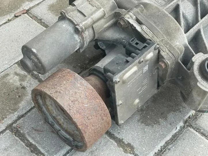Reductor trasero Volvo T6211839 2.0L diésel 110kW 2019 usado 3