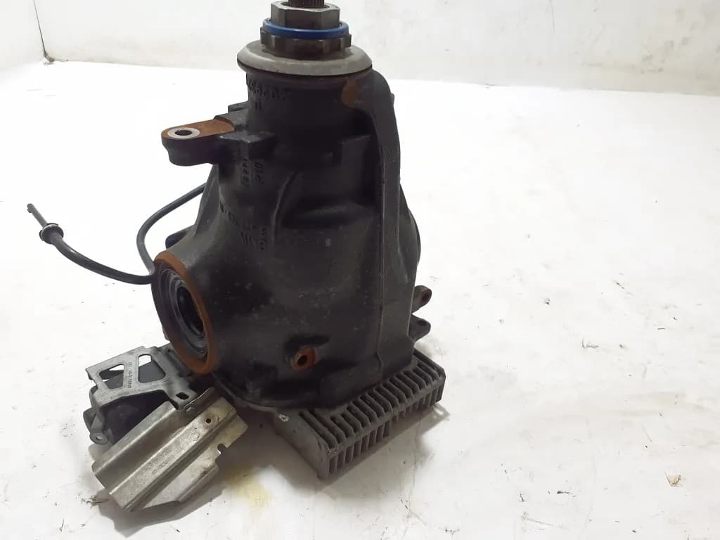 Reductor trasero BMW 8686659 4.4L gasolina 2022 usado 2