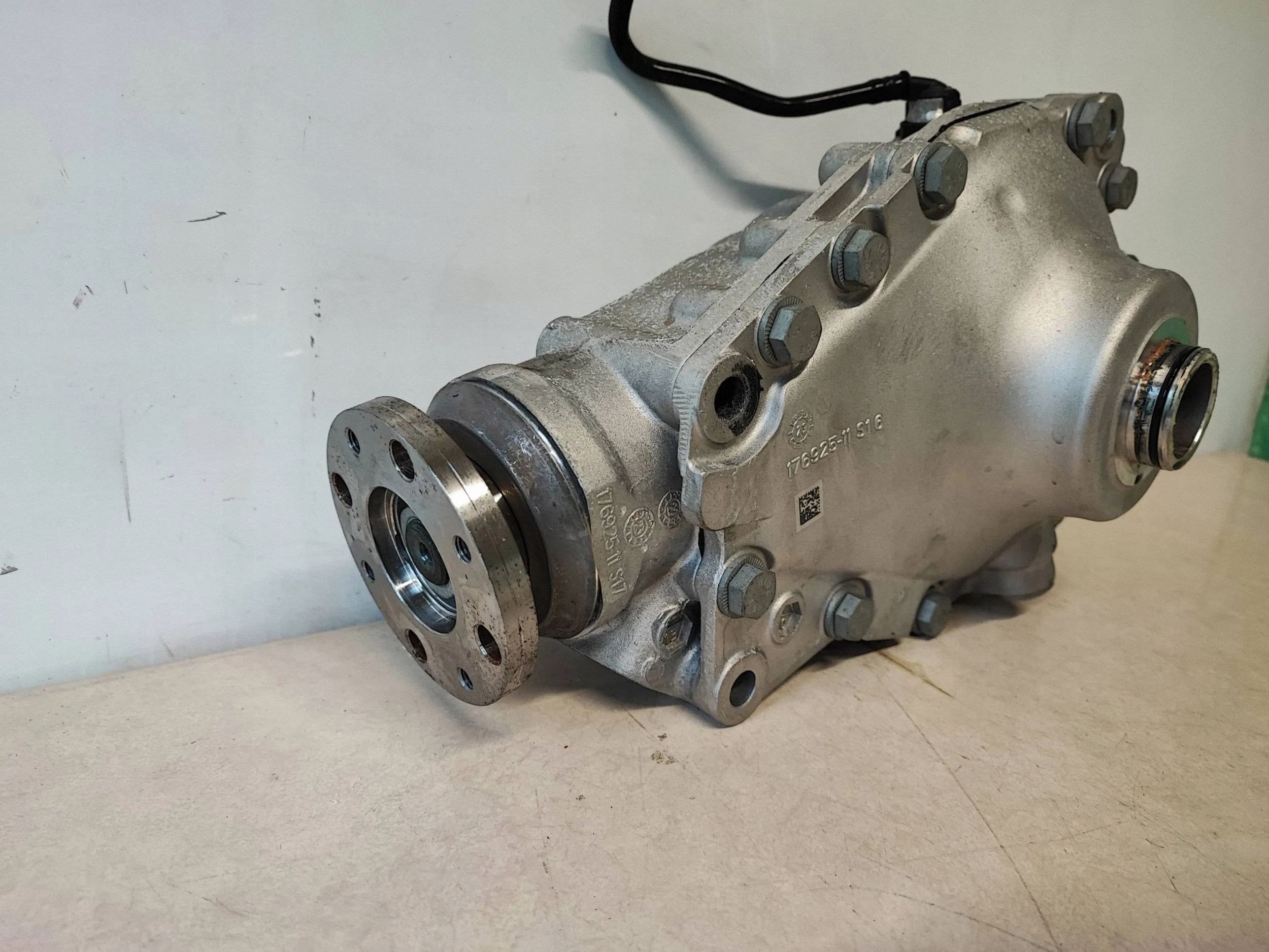 Diferencial delantero BMW 4 G22 G23 G24 G26 2023 8635703 usado 2