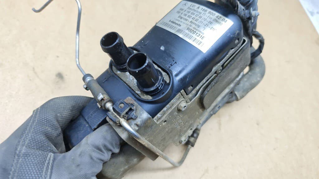 Calefactor estacionario Webasto Mercedes W166 A1669004204 usado 3