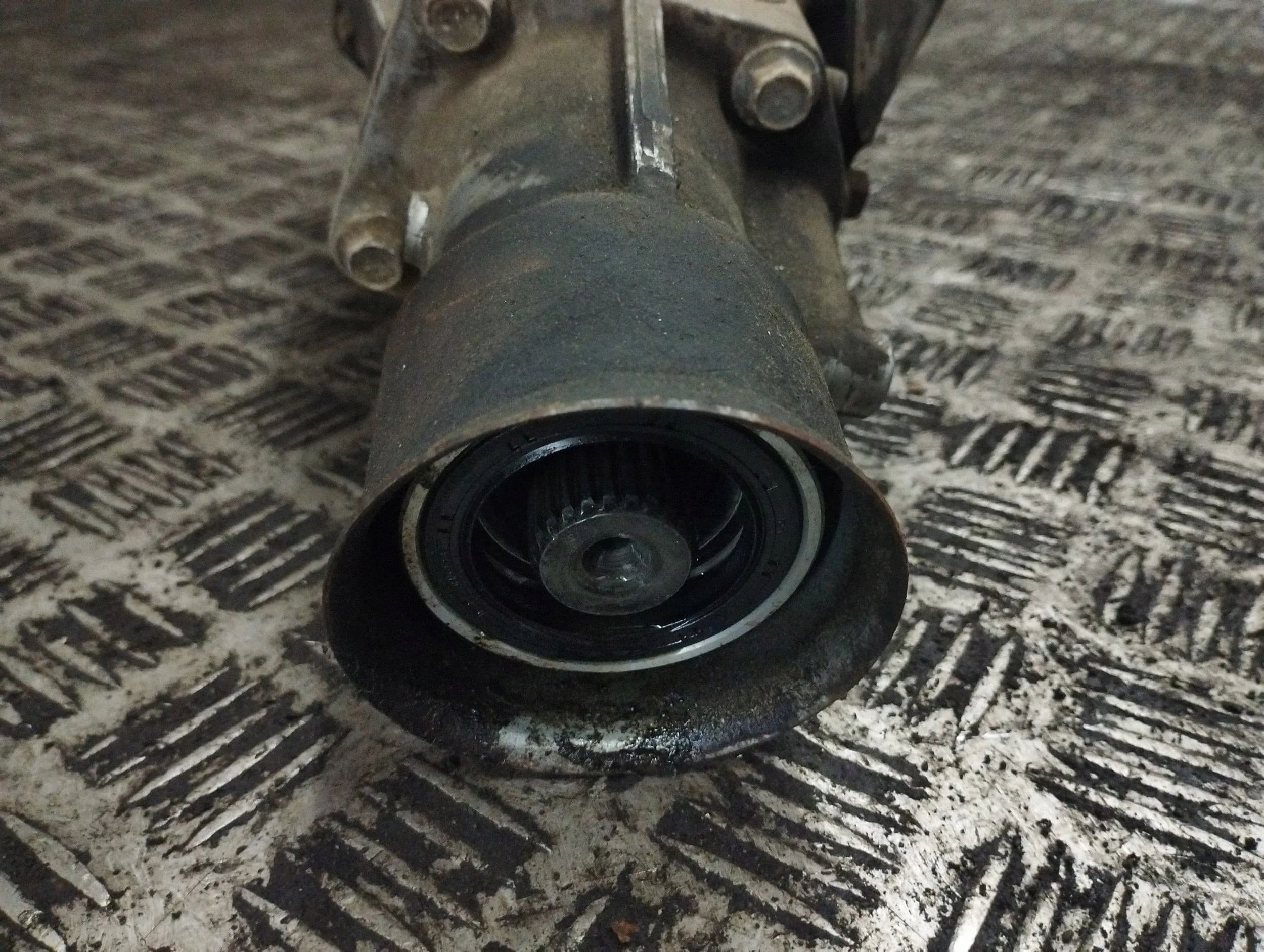 Diferencial delantero Peugeot 4007 usado 5