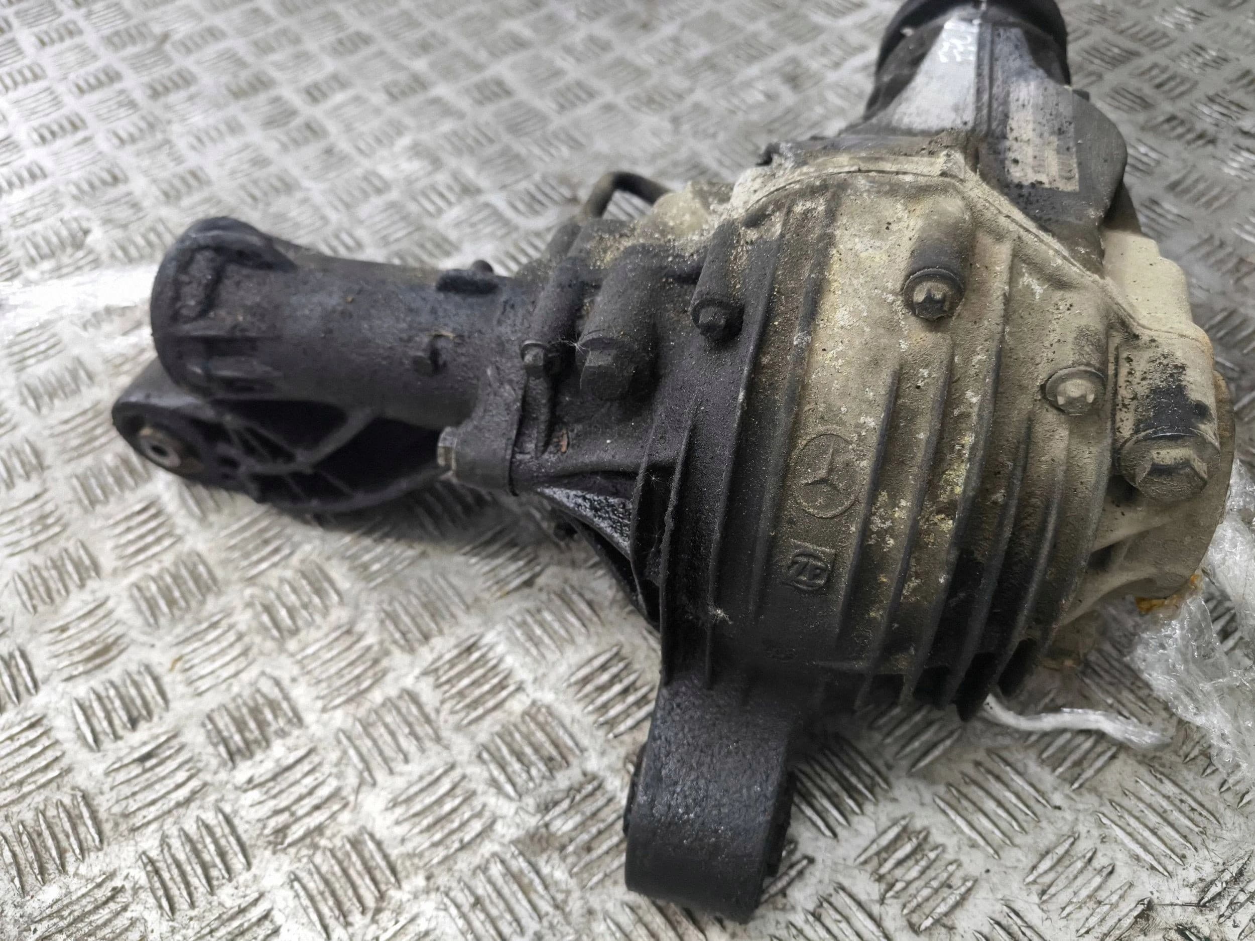 Diferencial delantero Mercedes-Benz ML W164 A1643302102 usado 8