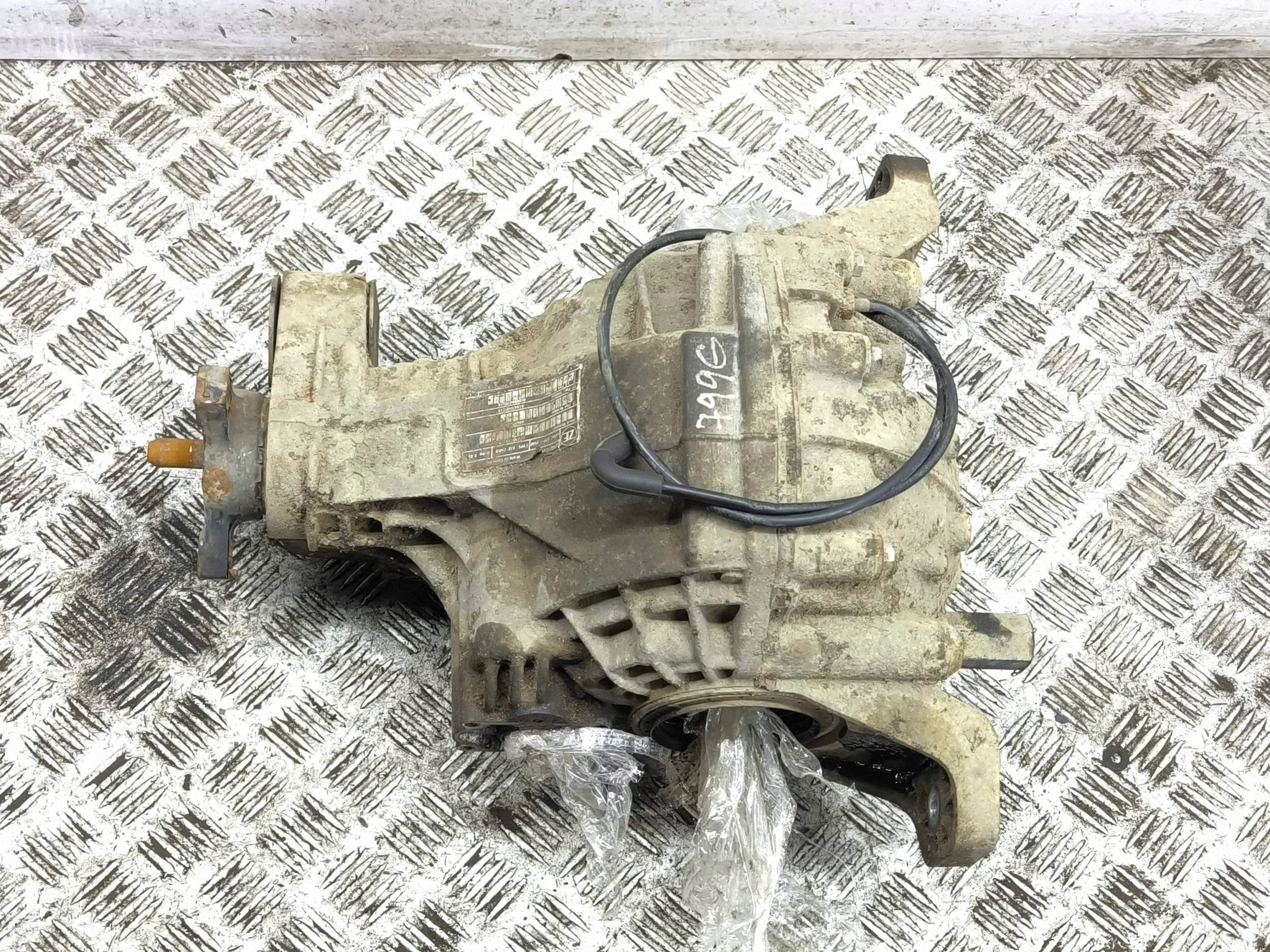 Diferencial trasero Mercedes-Benz ML W164 A1643500814 usado