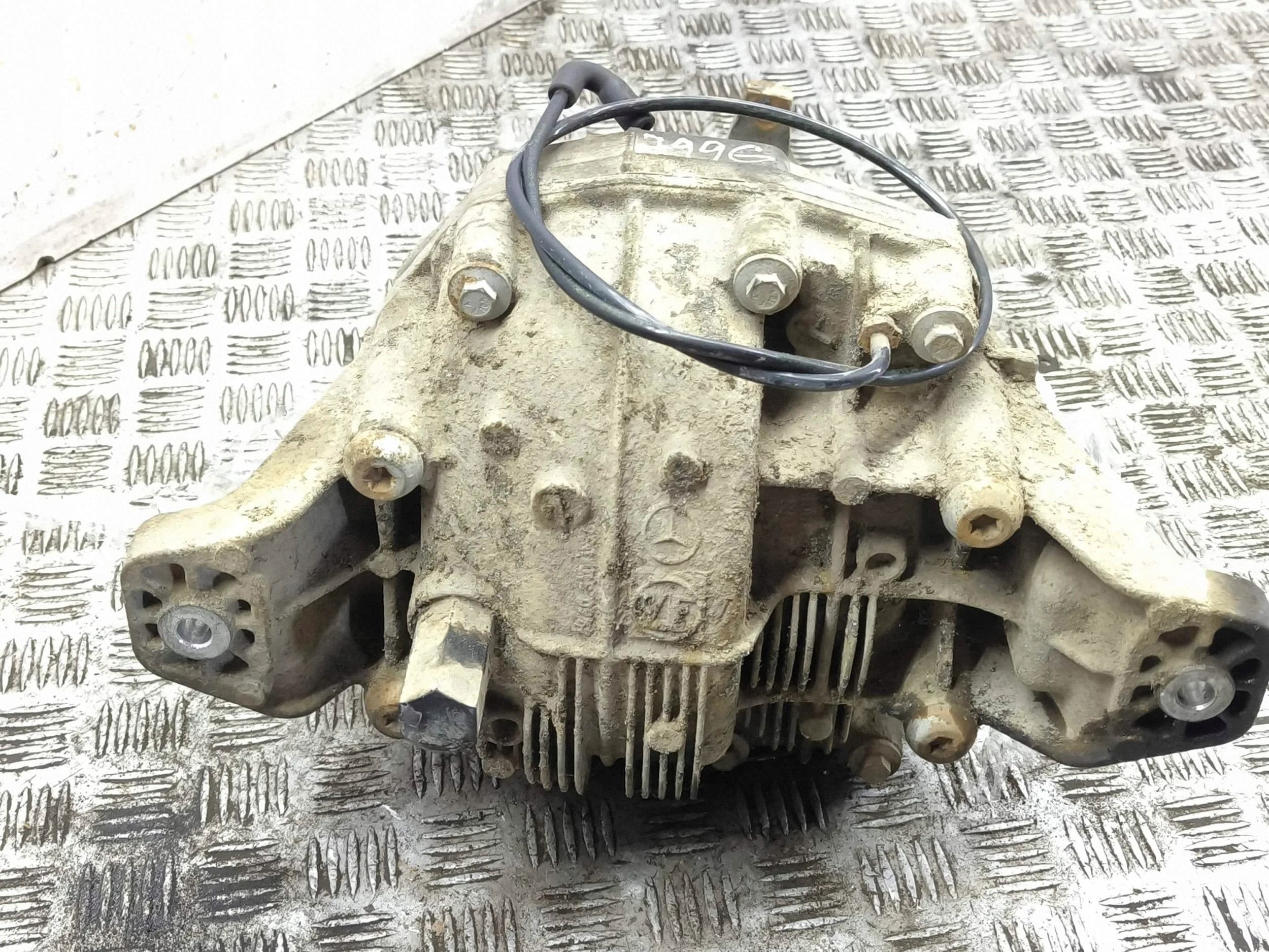Diferencial trasero Mercedes-Benz ML W164 A1643500814 usado 6