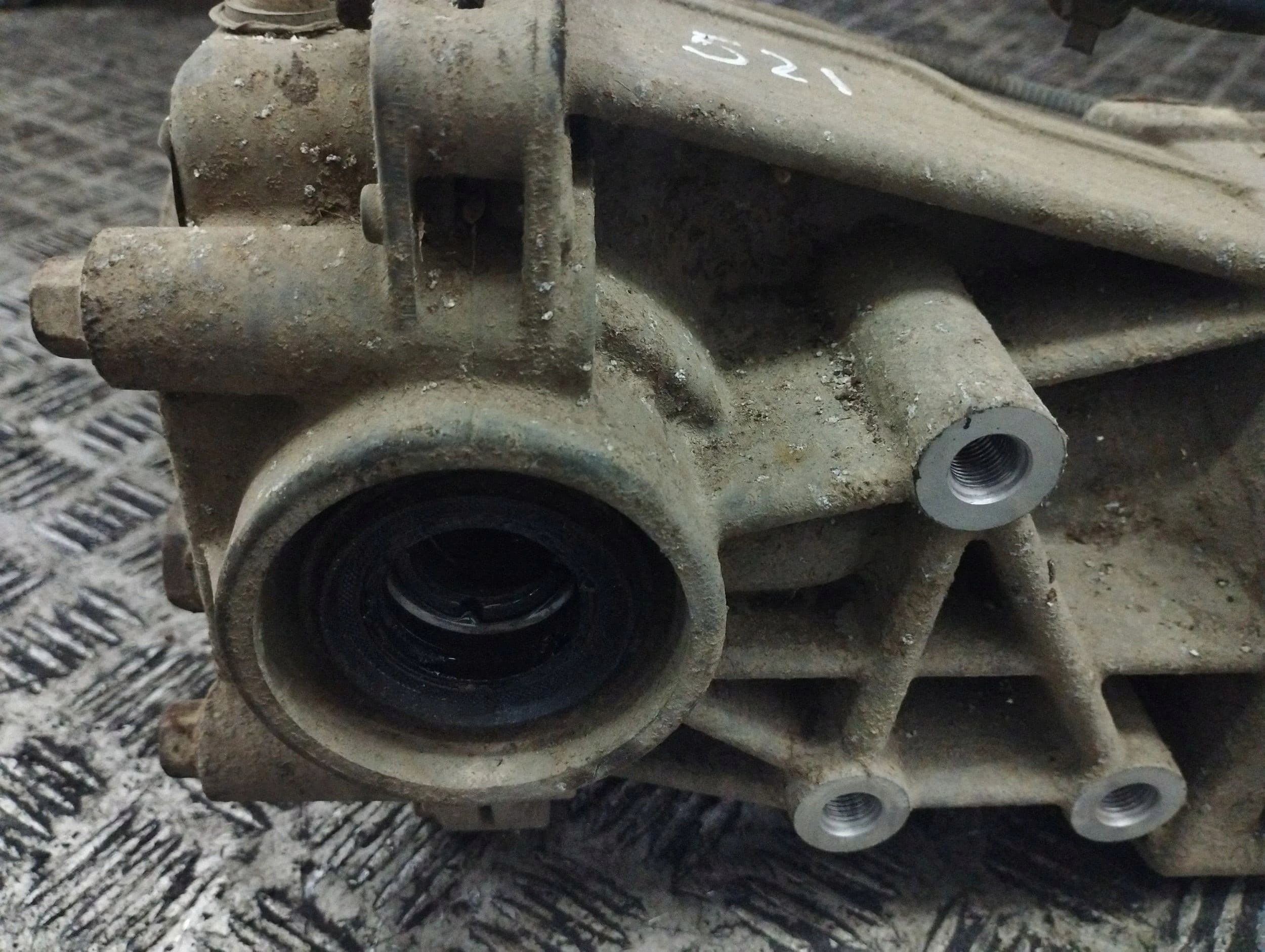 Diferencial trasero Peugeot 4007 usado 5