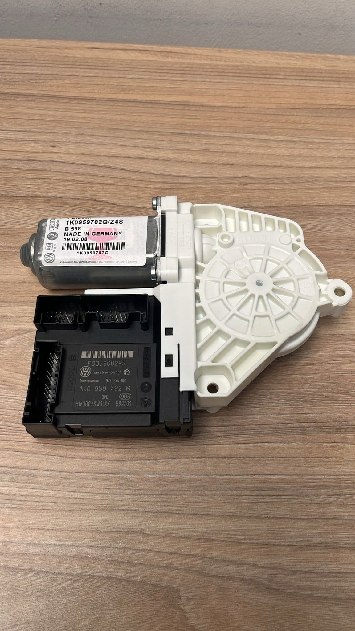 Motor del Regulador de Ventana 1K0959702QZ4S nuevo