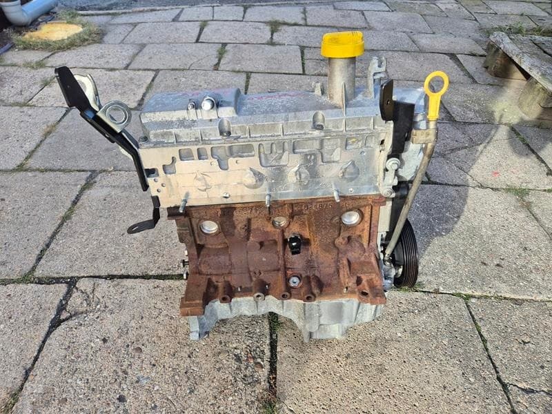 Motor post bloque cabeza Dacia Sandero 1.4 8V K7JA714 usado 3