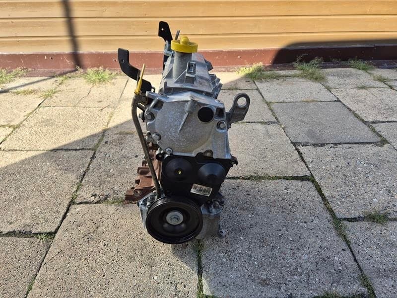 Motor post bloque cabeza Dacia Sandero 1.4 8V K7JA714 usado 4