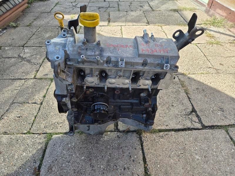 Motor post bloque cabeza Dacia Sandero 1.4 8V K7JA714 usado 5