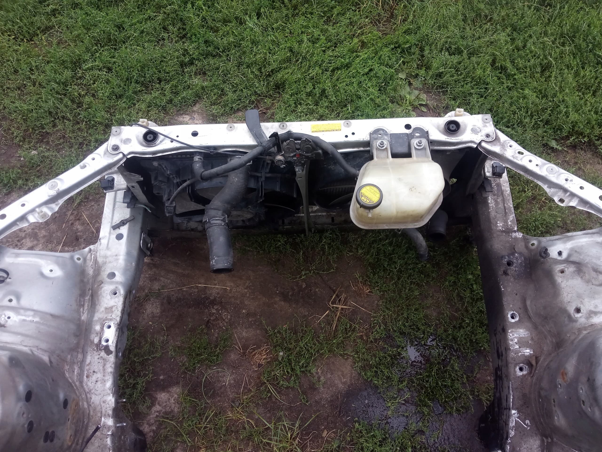Toyota RAV4 II 00-05 2.0 D-4D 116CV viga soporte radiador usado 8