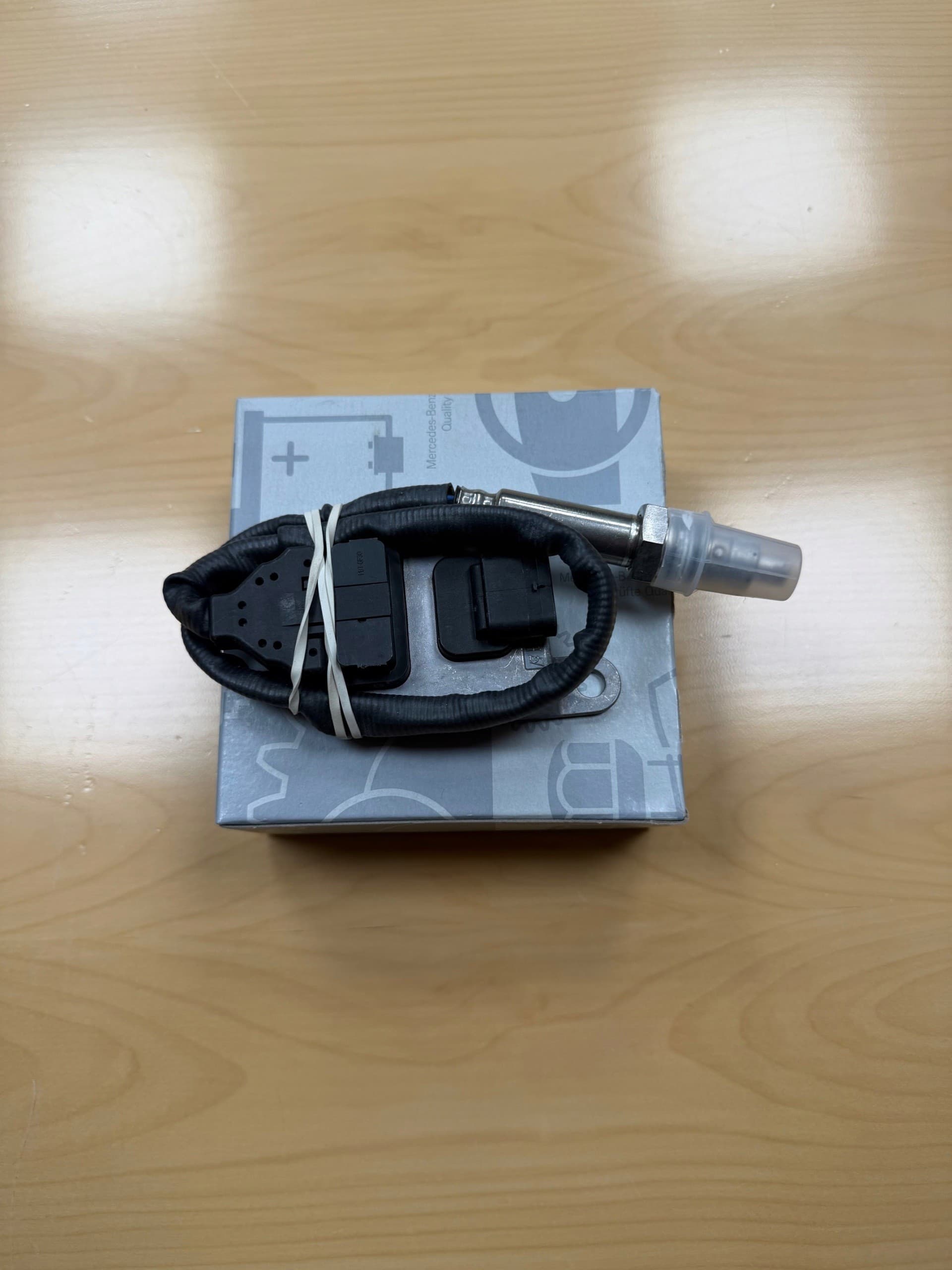 Sensor NOx original Mercedes-Benz A0009054310 nuevo 2