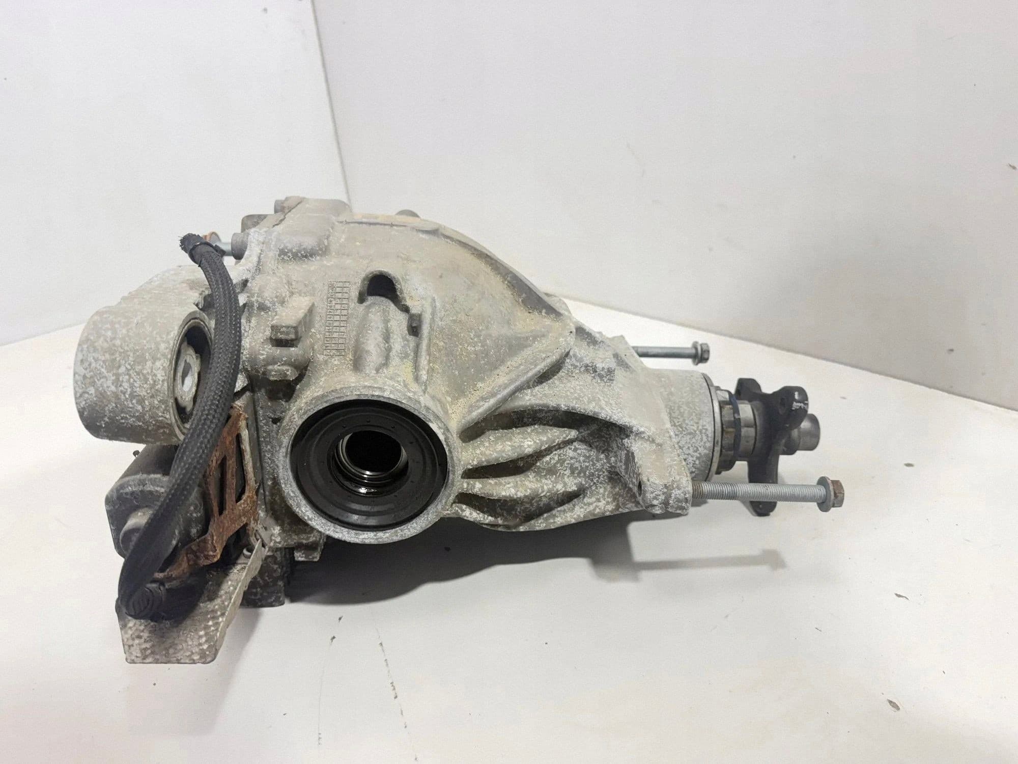 Diferencial Trasero BMW Serie 8 G15 8686984 usado 4