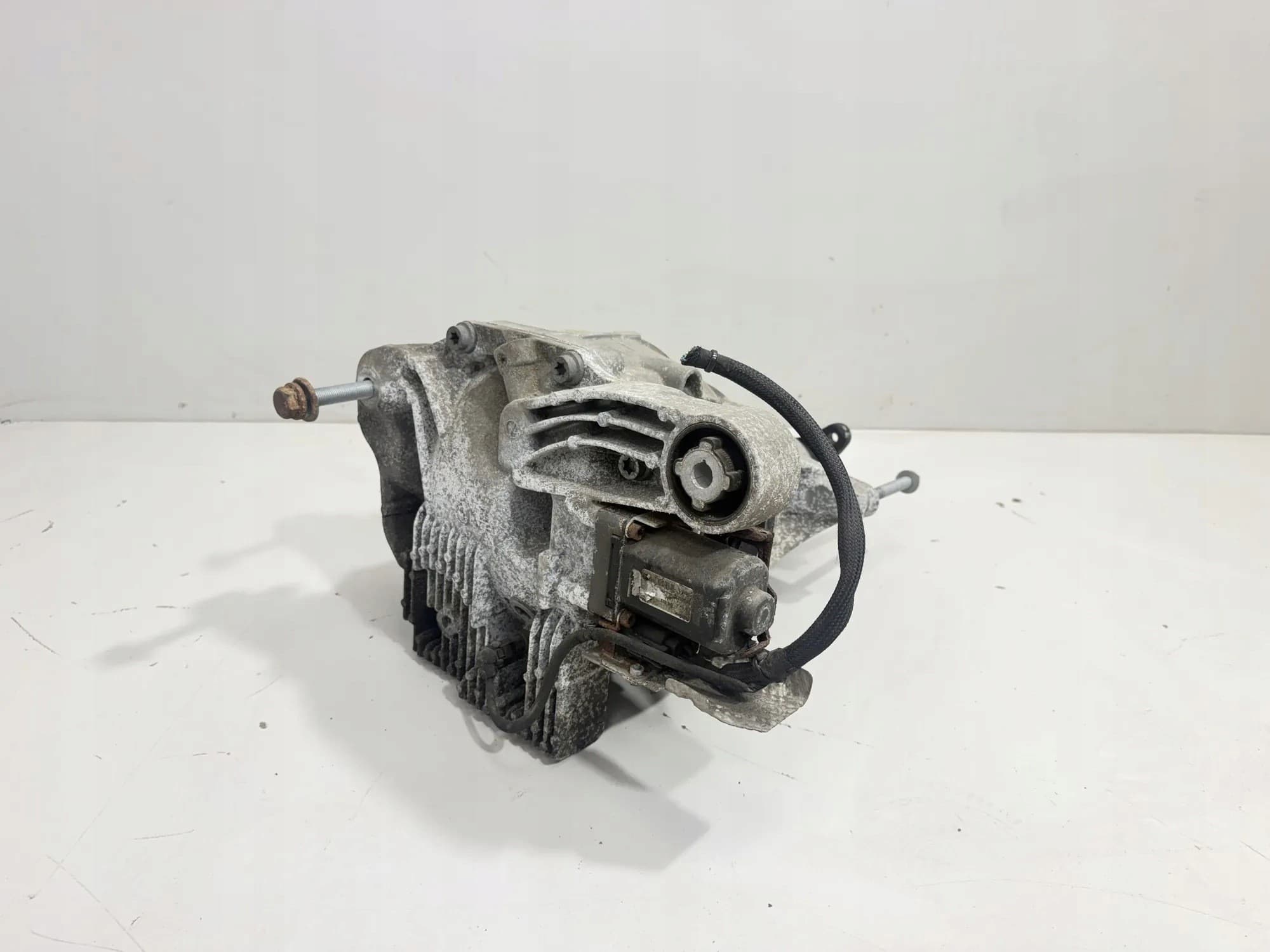Reductor trasero BMW 8686984 4.4L gasolina 390kW 2018 usado