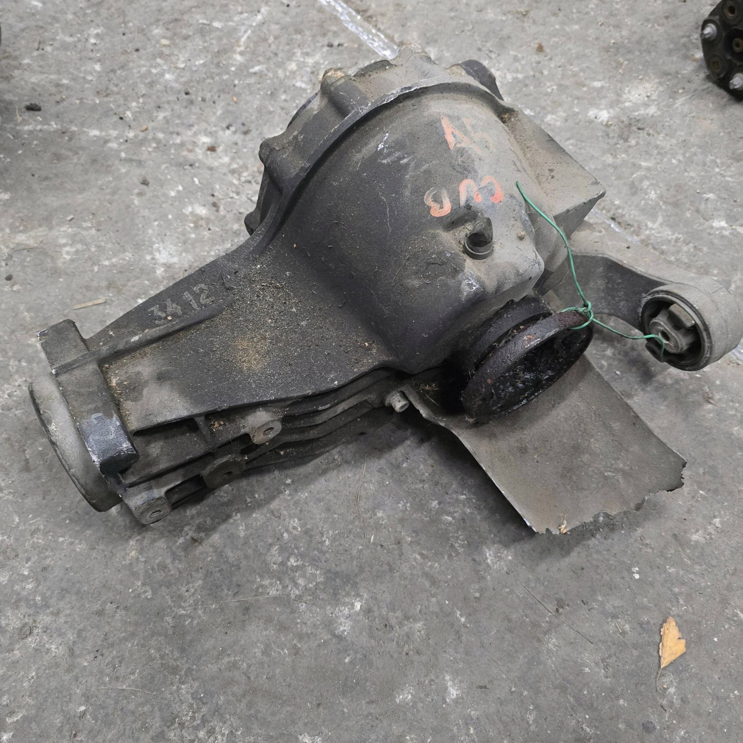 Diferencial trasero Audi A4 S4 B6 8E 8H 01R525131C usado 2