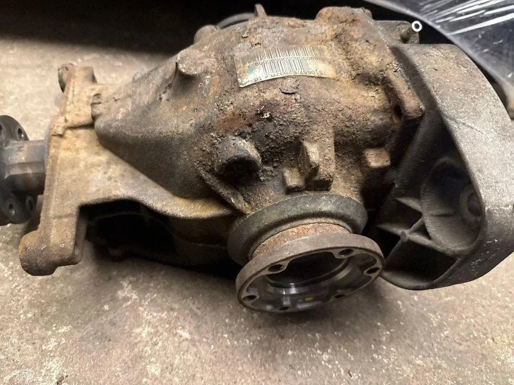 Reductor trasero BMW X5 (E53) 68572910 4.4L gasolina 235kW 2005 usado